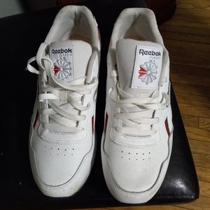 Slightly worn Classic Reeboks size 9.5